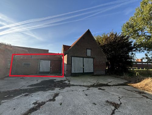                                         Entrepôt à louer à Ieper, € 325
