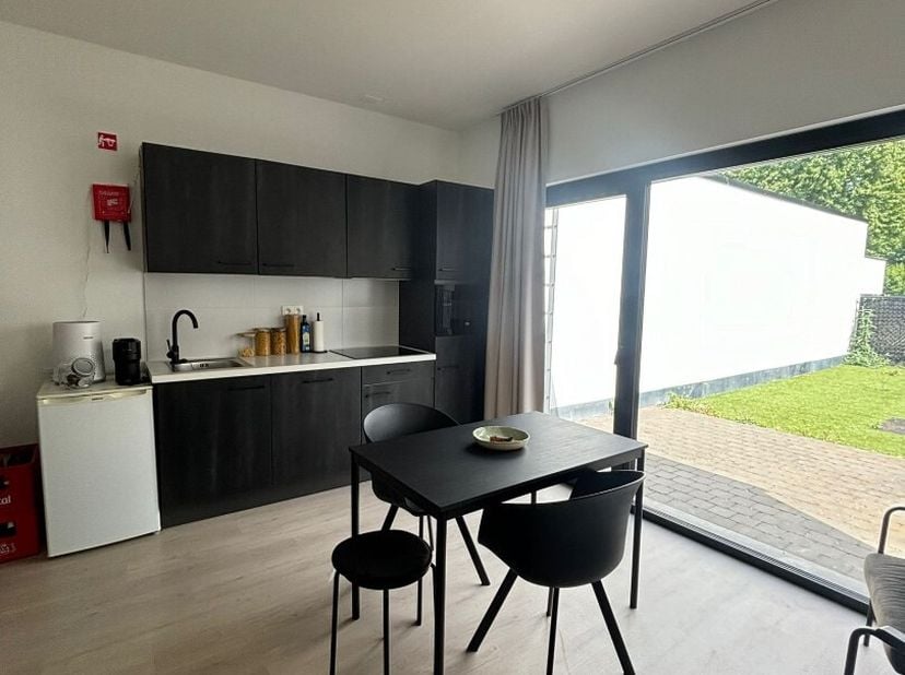 Deze prachtige studio in de residentie ADELINE in Leuven is een perfecte keuze voor mensen die op zoek zijn naar een comfortabele en gezellige studio.