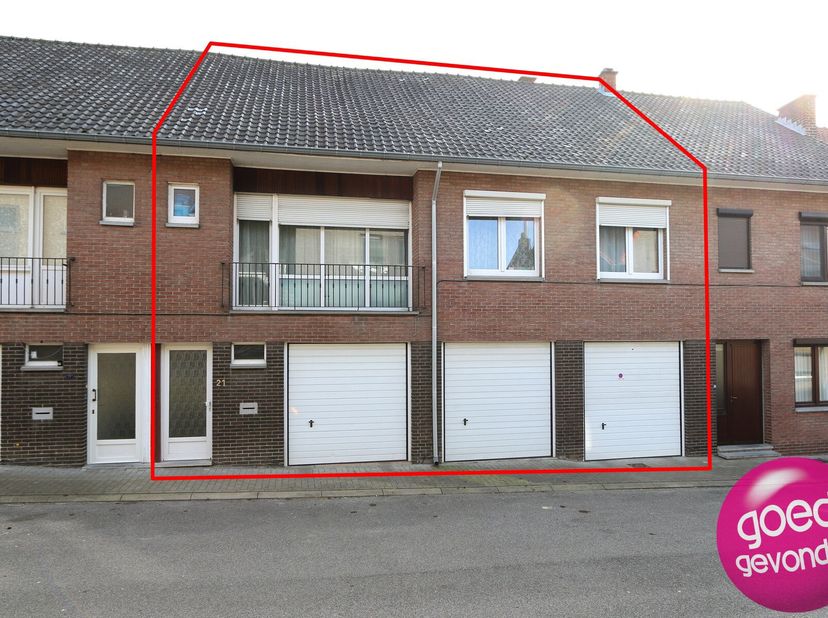 APPARTEMENT MET 7 GARAGEBOXEN  een uniek aanbod met veel mogelijkheden !&lt;br /&gt;
Op zoek naar een veelzijdige investering of een unieke woonkans? Dit sp