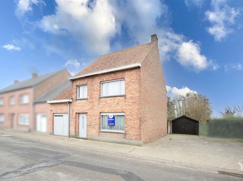 Woning en  bouwgrond gelegen op een rustige ligging.&lt;br /&gt;
STARTPRIJS: Elk bod boven deze startprijs, wordt voorgelegd aan de eigenaars, die al dan ni