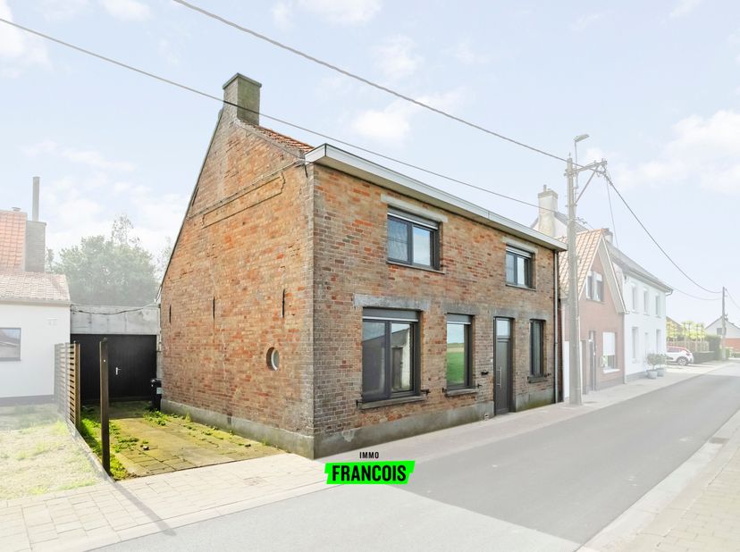*Prijs is bespreekbaar*&lt;br /&gt;
In een rustige straat van Hoogstade (deelgemeente Alveringem) centraal tussen Ieper en Veurne vinden we deze woning teru