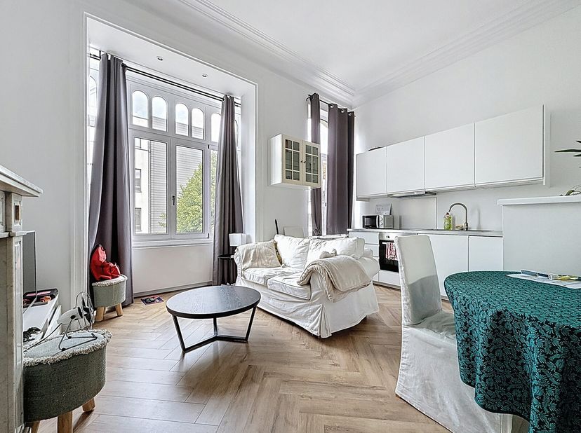 VICTOIRE JUNOT vous PROPOSE en EXCLUSIVITE ce superbe appartement une chambre, entièrement meublé, idéalement situé à deux pas de Montgomery, lun des