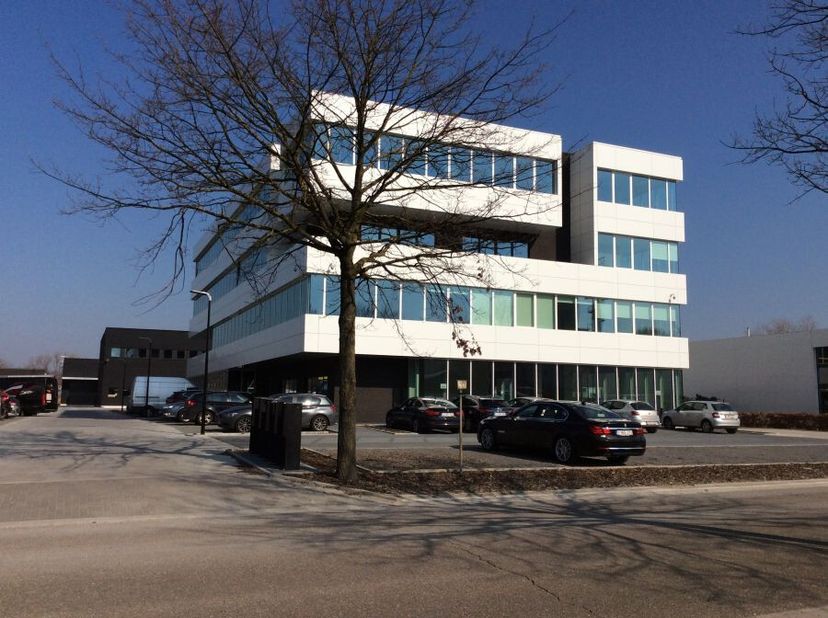 Situering / algemene gegevens :  &lt;br /&gt;
&lt;br /&gt;
 &lt;br /&gt;
 multifuncitonele bedrijvensite gelegen op de centrale weg van het Wingepark te Rotselaar. &lt;br