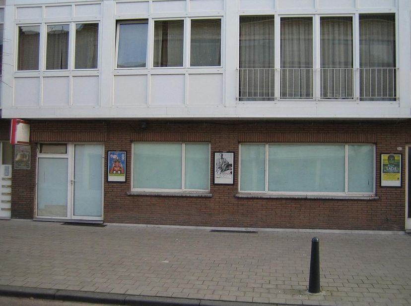 Verzorgd appartement (1ste verd) gelegen te Hasselt-Runkst in de Abelenstraat, dichtbij  station en centrum van Hasselt. Bestaande uit inkomhal met ve