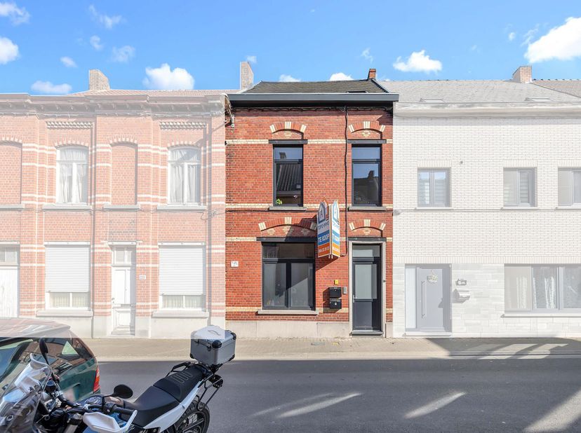 Voor meer info of een bezoek, bel 054 69 39 39 - Vlakbij het centrum en station bevindt zich deze unieke investeringsopportuniteit: een stijlvol geren