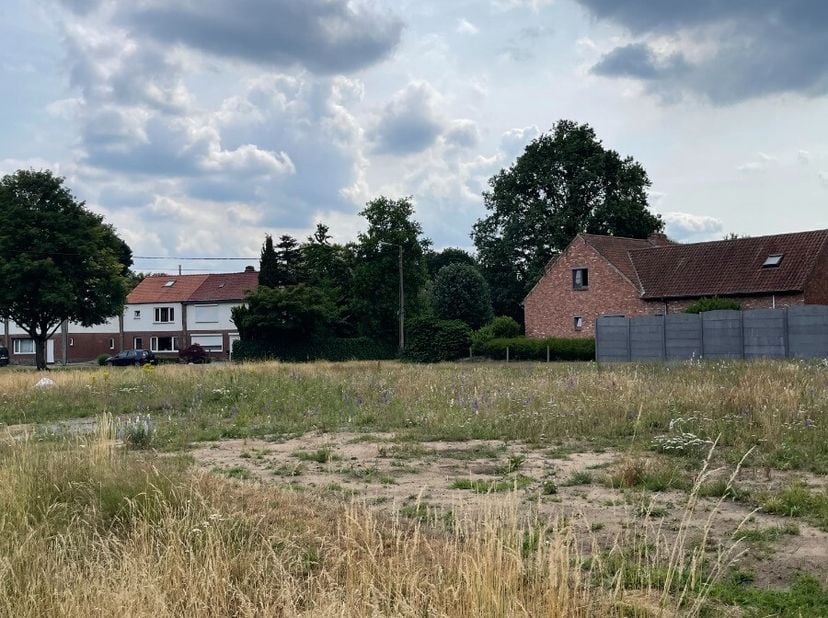 Gunstig gelegen bouwgrond voor halfopen bebouwing van 3are 42ca.Voor meer info, ga naar https://www.era.be/nl/te-koop/heusden-zolder/grond/gunstig-gel