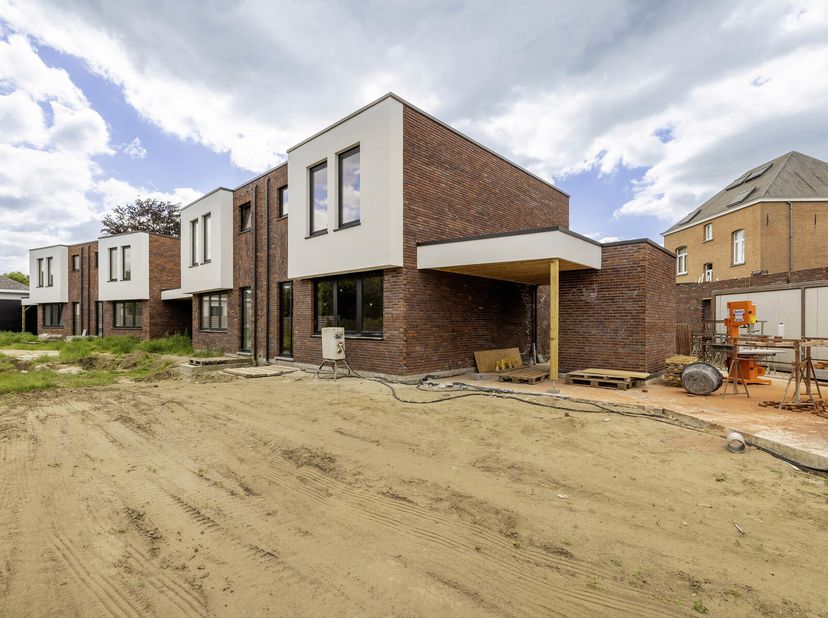 OPEN KIJKDAG ZATERDAG 17/5 VAN 10U-12U&lt;br /&gt;
Prachtige nieuwbouwwoning met o.a. 3 slaapkamers waar u als koper de keuze hebt in afwerking. Goede rusti