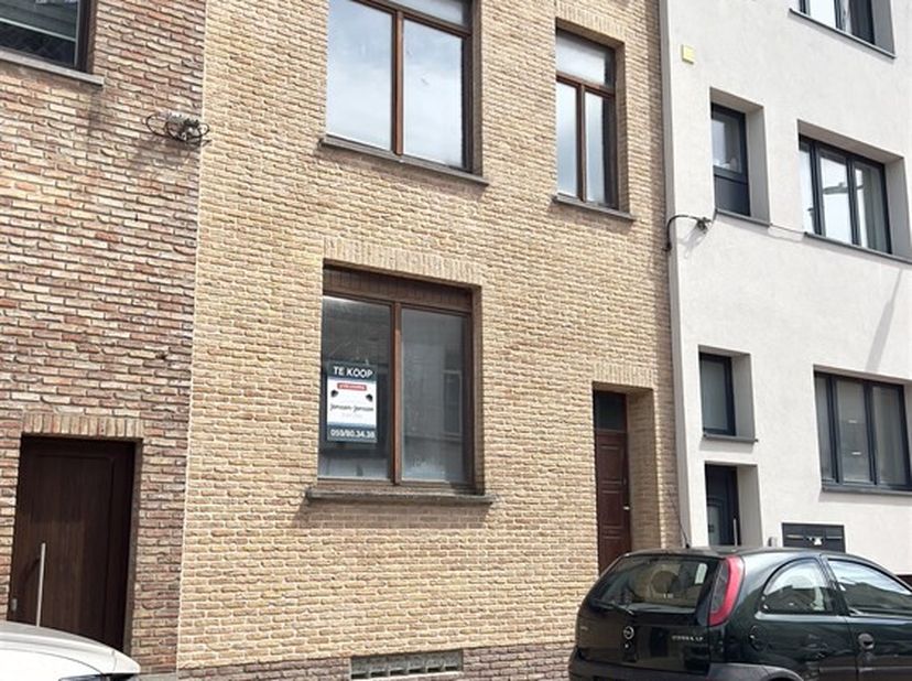 Ben je op zoek naar een ruime woning die ideaal is voor een groot gezin?&lt;br /&gt;
Deze woning met 5 volwaardige slaapkamers, ruime keuken, ruime badkamer