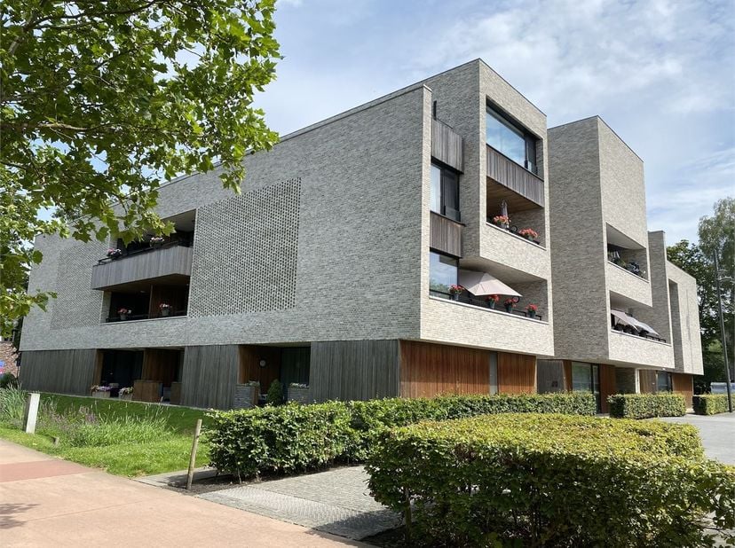 In Residentie STEINVERT op de eerste verdieping: Instapklare assistentiewoning met 1 slaapkamer, ruim terras en kelderberging gelegen in het centrum v