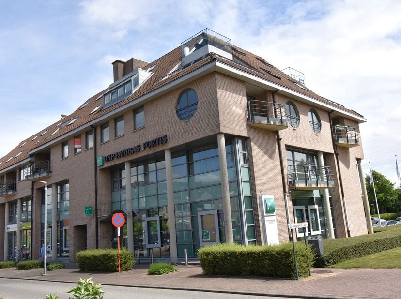 Dit appartement in het centrum va Lanaken, aan het Europaplein, is gelegen op de 2de verdieping van residentie Beethoven. &lt;br /&gt;
Er is een lift in het