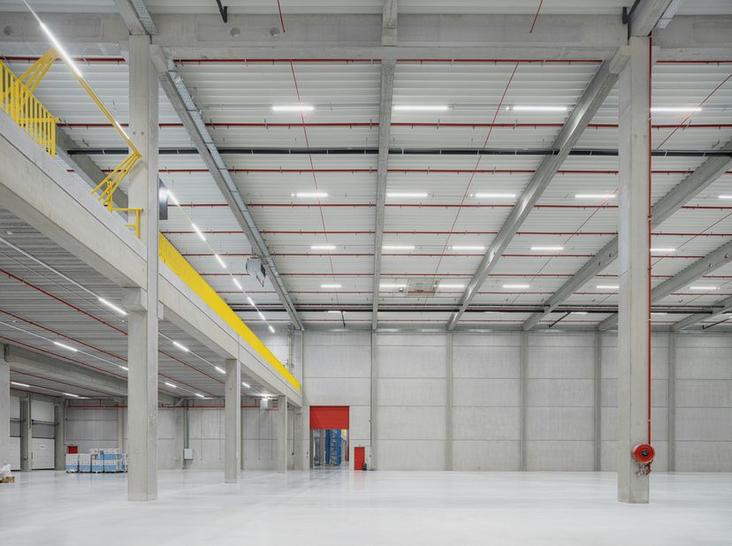 Ce campus logistique est situé dans la zone portuaire de la mer du Nord: un emplacement exceptionnel sur la R4 avec des liaisons directes vers les aut