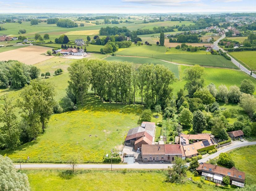 HERNE - Charmante gezinswoning met praktijkruimte, ruime opslagloods en weide&lt;br /&gt;
Op zoek naar rust, ruimte én mogelijkheden? Dan is deze unieke eig
