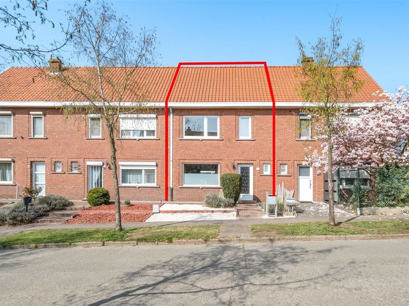 Instapklare woning in centrum van Genk&lt;br /&gt;
Ligging:&lt;br /&gt;
De woning is gelegen op Kempenlaan 12 te Genk. Het stadscentrum, winkels, restaurants, sch