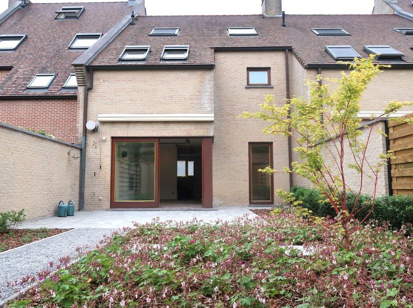 Ontdek deze ruime en energiezuinige woning (EPC B) met een bewoonbare oppervlakte van 203 m², gelegen in het historische hart van Brugge.&lt;br /&gt;
Deze i
