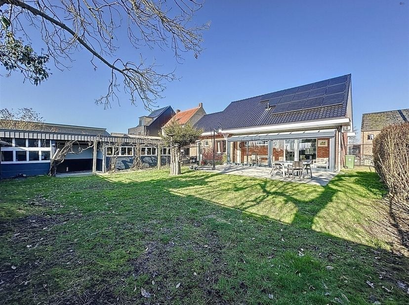 Prachtige authentieke gezinswoning met 4 slaapkamers op een perceel van 500m²&lt;br /&gt;
BEZOEK  reservatie via SMS 0470/30.20.10.&lt;br /&gt;
gelijkvloers wonen