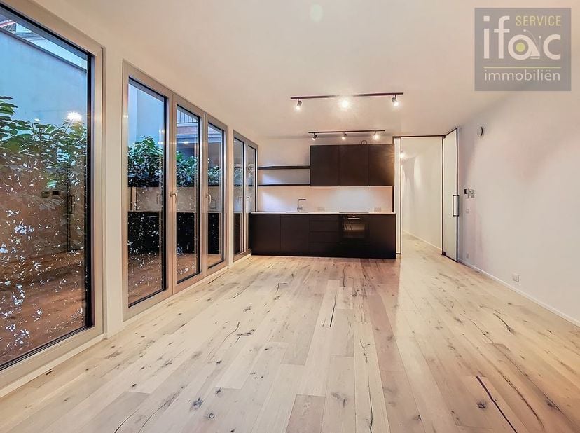 Prachtig nieuw en energiezuinig appartement te huur (94m² volgens EPC) op een mooie locatie aan het Woluwepark en dichtbij Montgomery. Volledig op het