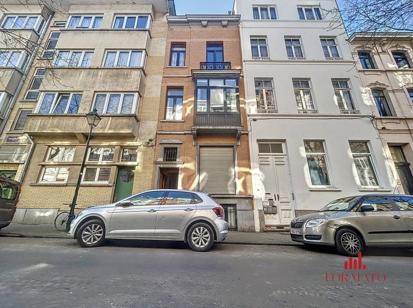 Maison unifamiliale avec souplex et potentiel dextension à Saint-Gilles&lt;br /&gt;
L&#039;Immobilière FORMATO vous propose cette charmante maison unifamiliale i