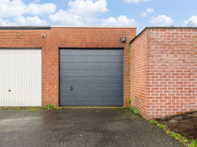 Garage à vendre
                    à 8930 Lauwe