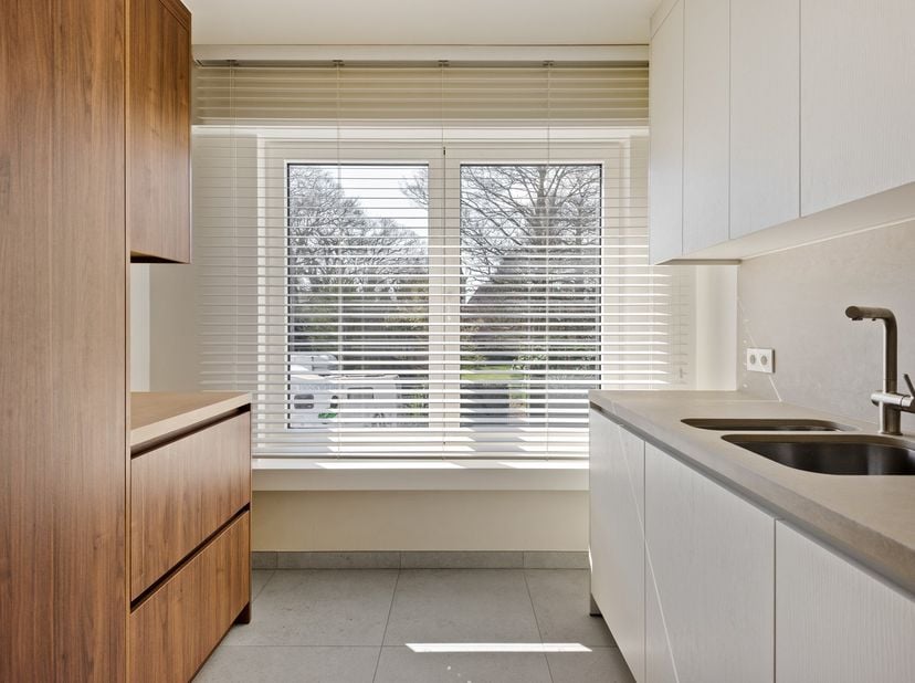 Vernieuwd en energiezuinig (EPC B!) appartement met lichtrijke ruimtes, 2 slaapkamers en heerlijk terras op een toplocatie in Brasschaat-Mariaburg&lt;br