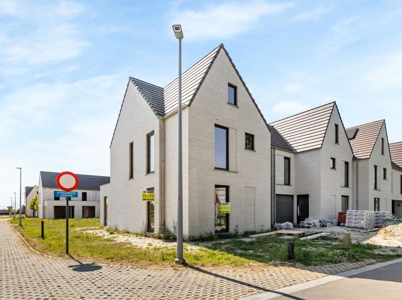 Op zoek naar een ruime, moderne gezinswoning met veel lichtinval, een energiezuinige afwerking en mooie tuin in een groene, kindvriendelijke buurt? Da