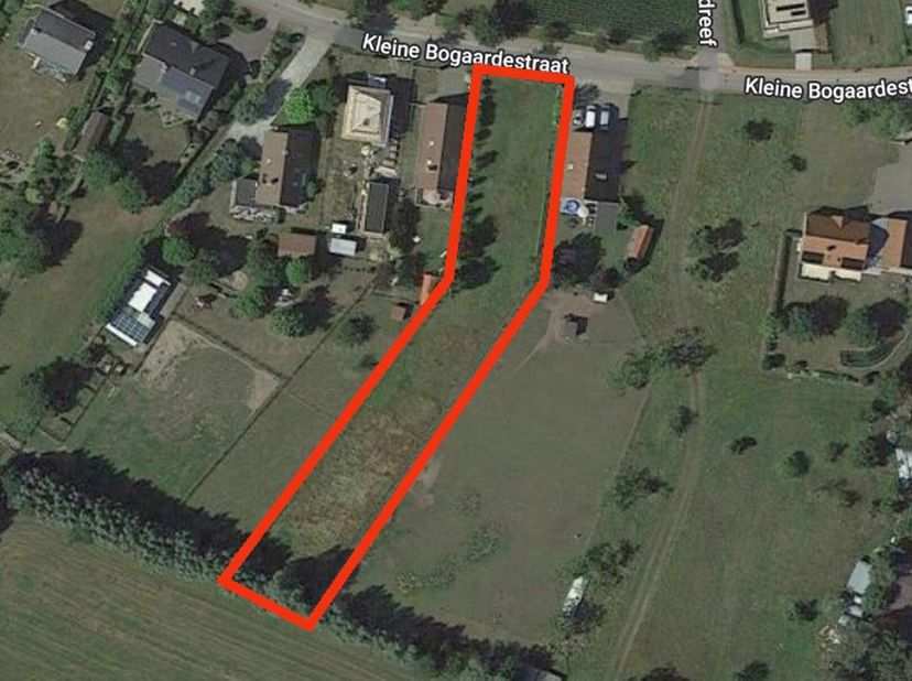 Bent u op zoek naar een locatie met grote tuin en/of weide voor uw dier? Ziet u op tegen verbouwingswerken? Mis deze kans niet!&lt;br /&gt;
Op dit ZUIDGERIC