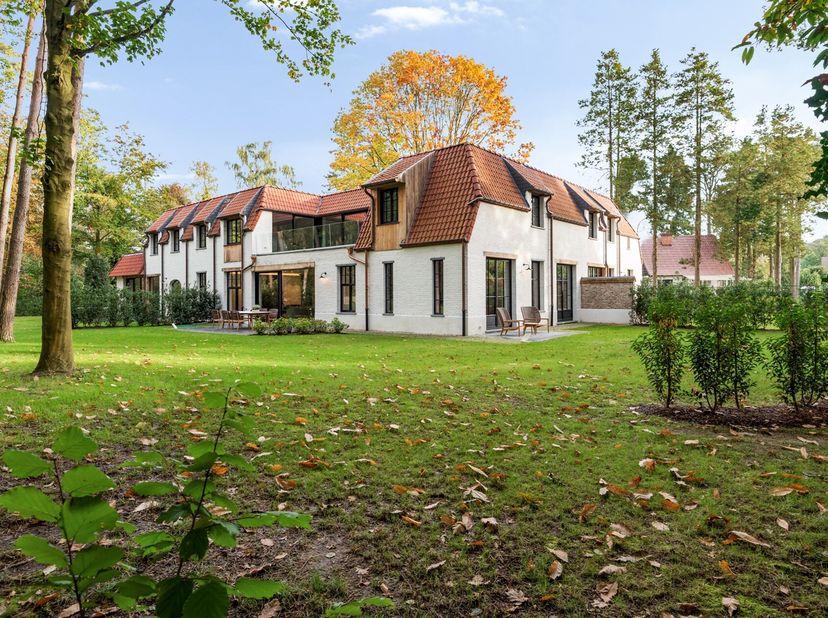 Het Groenhof Waasmunster biedt een exclusieve woonervaring, waar luxe, comfort en rust samenkomen in een groene en centraal gelegen omgeving. Duurzaam