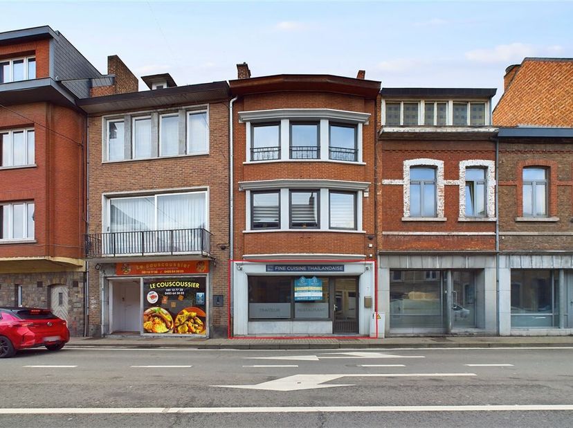 INNOV&#039;EXPERT immobilière vous invite à venir découvrir ce bel espace commercial d&#039;une surface total de +/- 140 m². Idéalement situé, en plein centre d