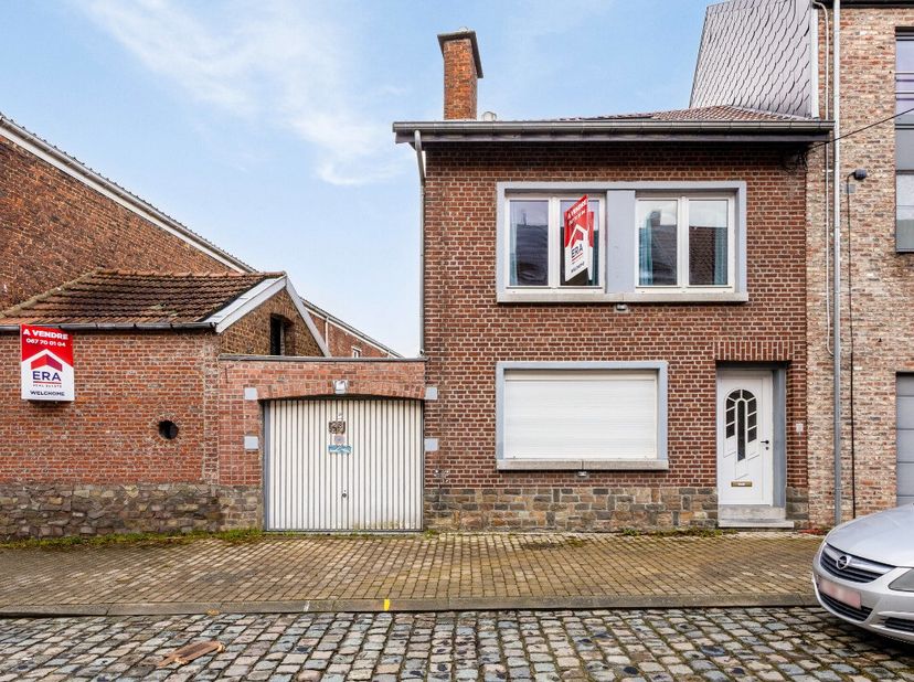 Charmante habitation idéalement située à 10 minutes de la gare de Braine-Le-Comte sur un parcelle de +/- 3a 27ca dont une partie est encore constructi
