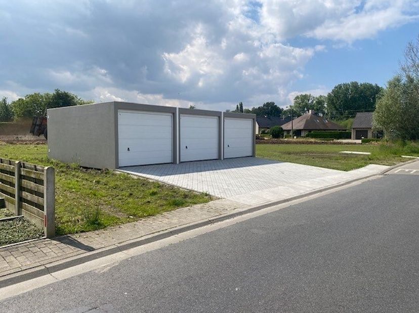 Garage te koop
                    in 8810 Lichtervelde