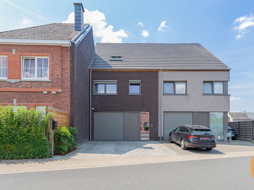 EERSTE BEZOEKDAG ZATERDAG 05/07 VAN 14U TOT 16U (enkel op afspraak!)&lt;br /&gt;
HELDERGEM - In Heldergem, een deelgemeente van Haaltert kan u deze solide e