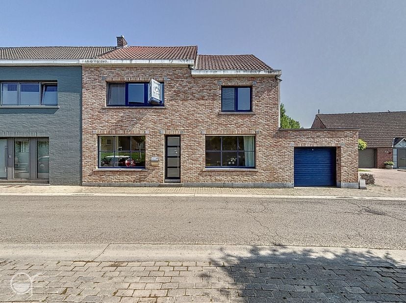 Instapklare gezinswoning met 3 slaapkamers, ruime garage en tuin in Smeerebbe-Vloerzegem&lt;br /&gt;
Op zoek naar een instapklare woning in een rustige en k