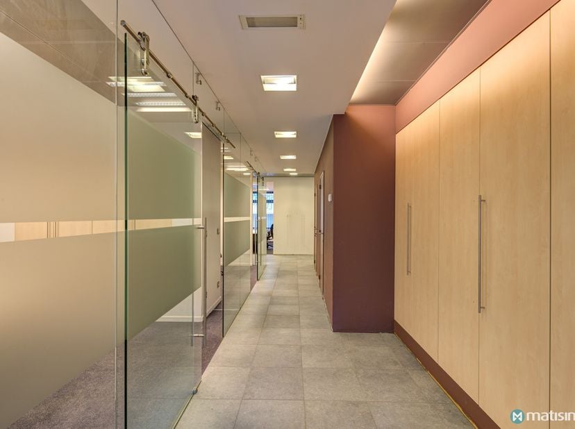 RUIME KANTOORRUIMTE (109M2) MET KEUKEN EN PARKEERPLAATSEN OP CENTRALE LIGGING TE HASSELT&lt;br /&gt;
&lt;br /&gt;
*** Bekijkt U dit handelspand via een aanverwant