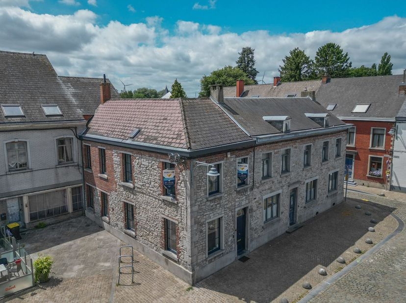 *** OPTION - DANS L&#039;ATTENTE DE LA SIGNATURE DU COMPROMIS ***Superbe maison pleine de potentiel, idéalement située dans le charmant village de Feluy. C