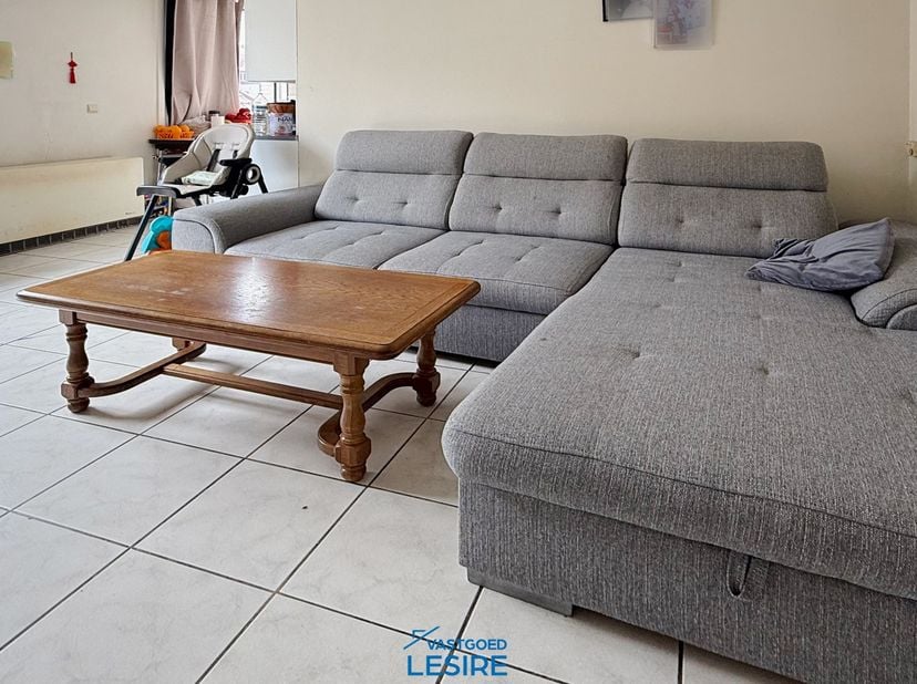 Dit gezellig appartement is gelegen in het centrum van Ieper. &lt;br /&gt;
&lt;br /&gt;
Indeling:&lt;br /&gt;
&lt;br /&gt;
	-woonkamer + keuken&lt;br /&gt;
	-berging &lt;br /&gt;
	-1 sla
