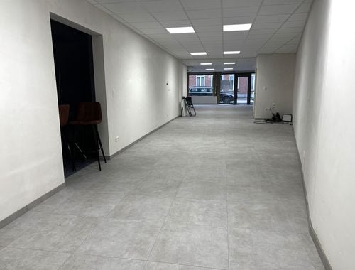                                         Rez-de-chaussée commercial à louer à Arendonk, € 800
