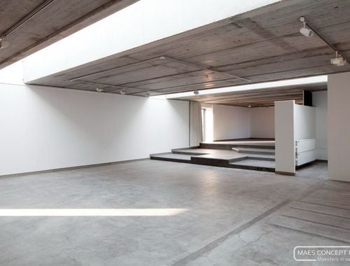                                         Bureaux à louer à Otegem, € 2.100
