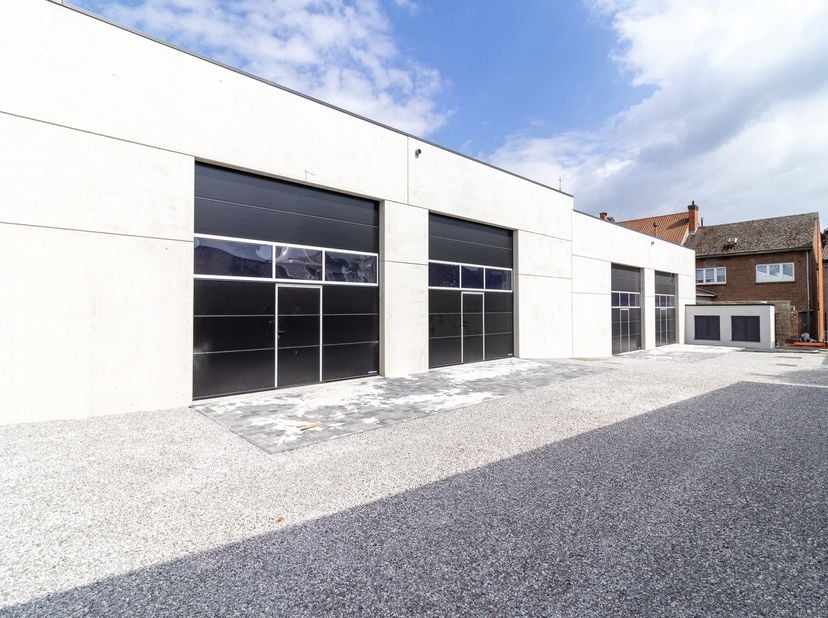 Plusieurs espaces disponibles à la location sur ce projet tout neuf.&lt;br /&gt;
Espace intérieur aménageable en fonction de l&#039;activité, en accord avec le p