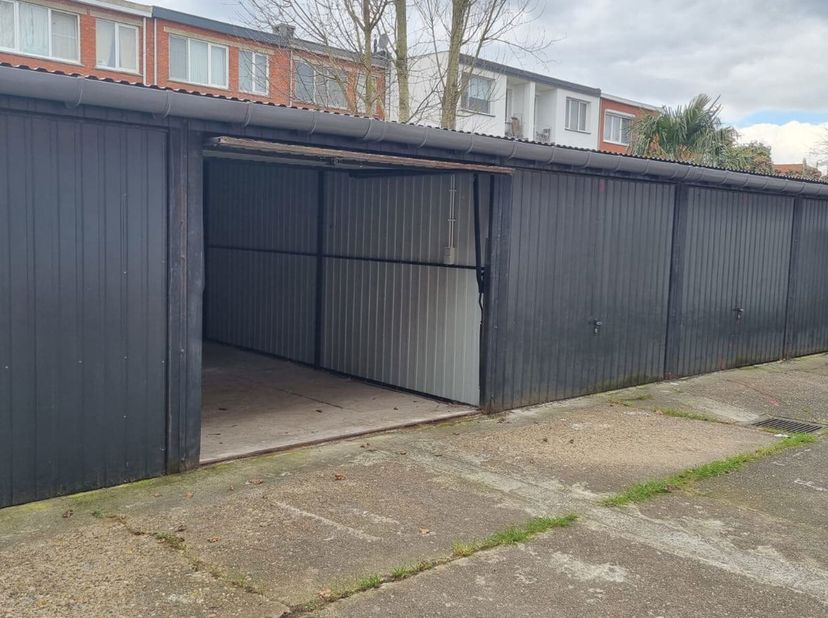 Deze autobox kan als berging of opslag gehuurd worden.&lt;br /&gt;
De toegankelijkheid is enkel mogelijk voor kleinere wagens.