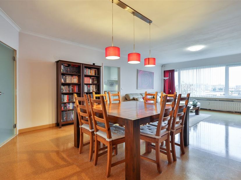 Op een zeer centrale locatie in Borgerhout, vinden we dit aangename 2slk appartement.&lt;br /&gt;
Het appartement bevindt zich op de bovenste verdieping en
