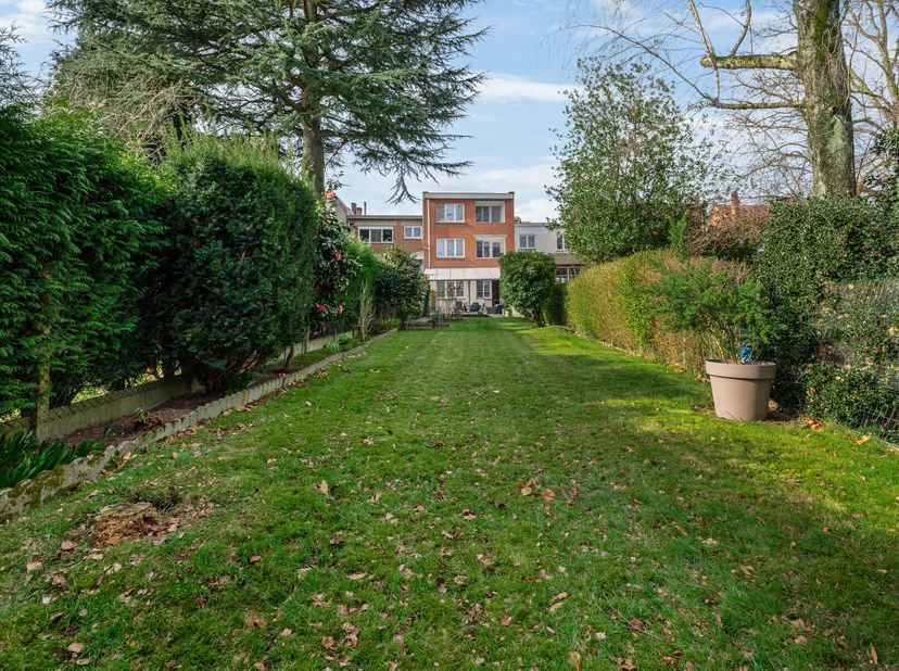 À vendre  Bel appartement 2 chambres avec jardin à Laeken (Quartier Pagode)&lt;br /&gt;
Situé dans le quartier très recherché de Pagode à Laeken, à proximit