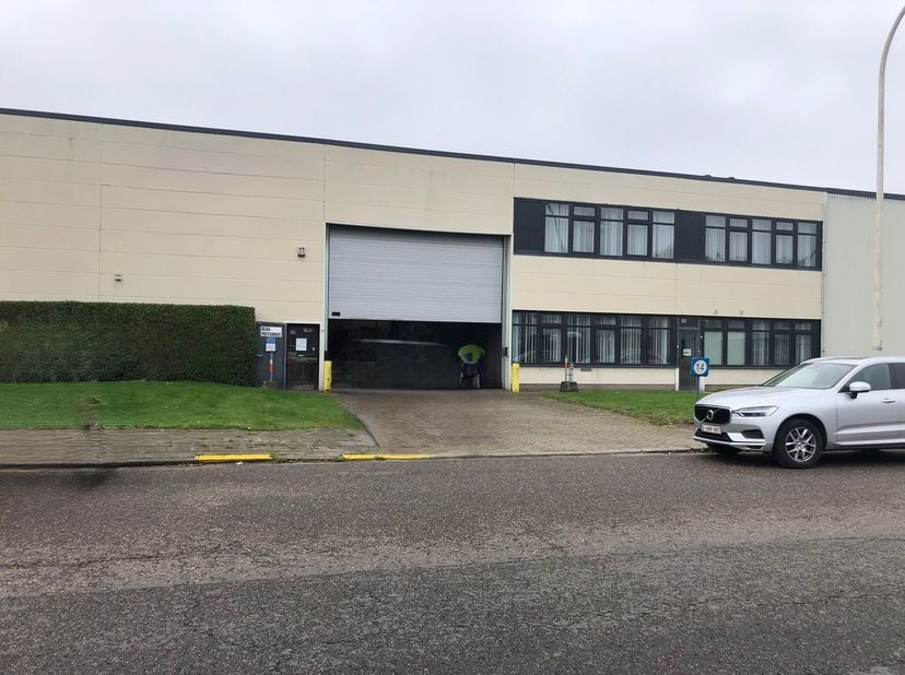 Bien professionnel à louer
                    à 2110 Wijnegem