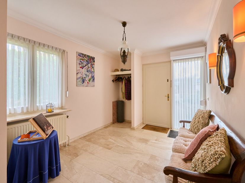 Deze goed onderhouden woning is gelegen in de villawijk &#039;de Kolleberg&#039; in Achel. Een rustige en groene omgeving nabij winkel- school- en sportfacilite