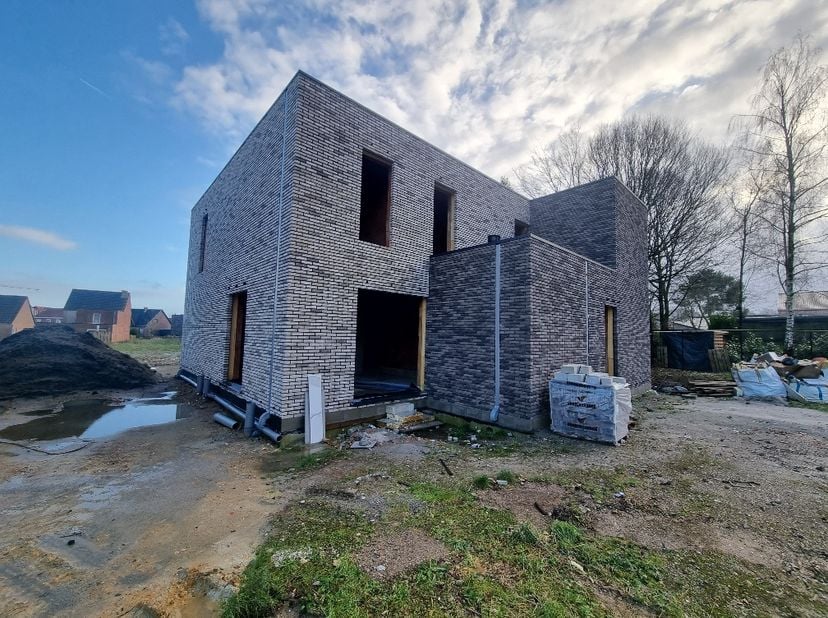 Woonproject &quot;ROEXEINDE&quot;, Oudsbergen: nog 1 nieuwbouwwoning te koop&lt;br /&gt;
&lt;br /&gt;
WONING 3: halfopen bebouwing (RECHTS)&lt;br /&gt;
Indeling gelijkvloers: ink