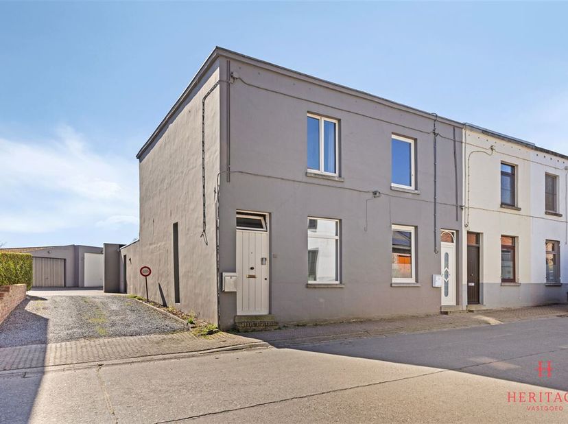Te renoveren woning met potentieel in het hart van Zomergem&lt;br /&gt;
Ben je op zoek naar een renovatieproject in een rustige, aangename buurt? &lt;br /&gt;
Dez