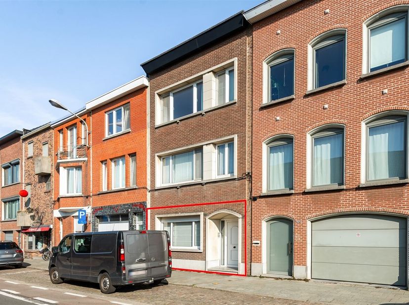 Instapklaar gelijkvloers appartement met prachtige tuin van 140m²&lt;br /&gt;
Ligging:&lt;br /&gt;
Het pand is gelegen in een rustige, residentiële buurt in Wilri