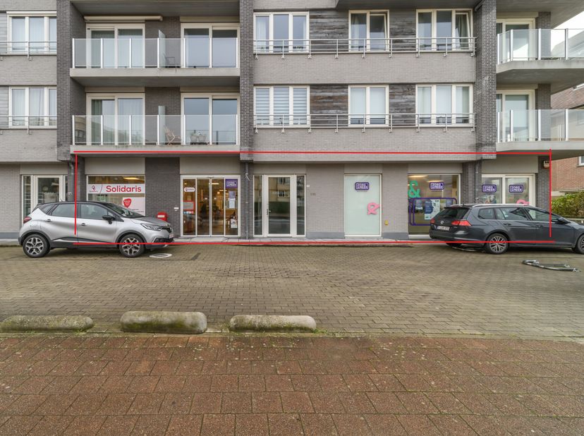 Dit handelspand met 5 staanplaatsen, gelegen langs de Koninklijke Baan te Koksijde-bad werd een 6-tal jaar geleden ingericht. Momenteel uitgebaat als