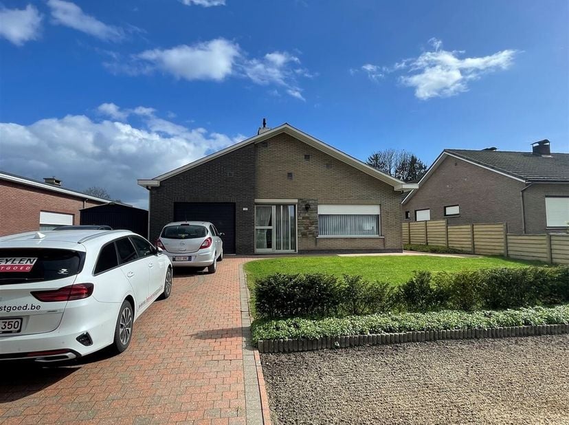 Laagbouw woning  met 3 slaapkamers, zolder, garage en ruime tuin te Westerlo.&lt;br /&gt;
Ligging: Gunstig gelegen woning met alle faciliteiten (winkels, sc