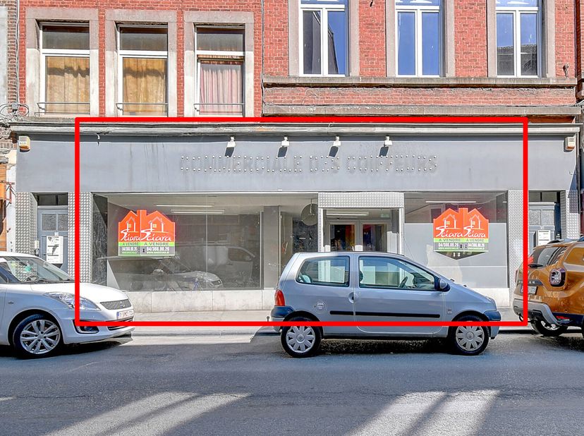 VISITE VIRTUELLE: https://my.matterport.com/show/?m=tPvAJLGUCuJ - L&#039;agence immobilière Sciara a le plaisir de vous présenter ce rez-commercial située