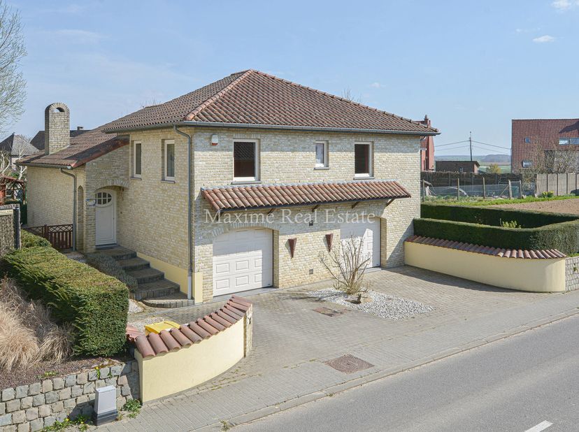 Maxime Real Estate vous présente une charmante villa en excellent état située dans un quartier résidentiel.&lt;br /&gt;
Elle se situe de manière centrale av