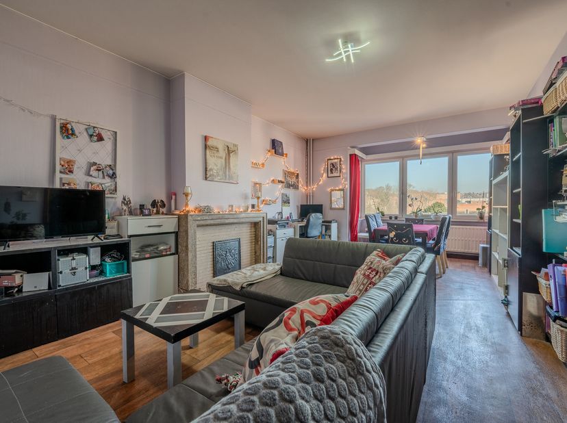 L&#039;agence SKYIMMO vous propose ce superbe appartement d&#039;une superficie habitable de 87m² idéalement situé à Jemeppe dans un immeuble disposant d&#039;un asc